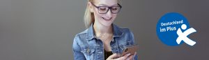 Frau mit Handy